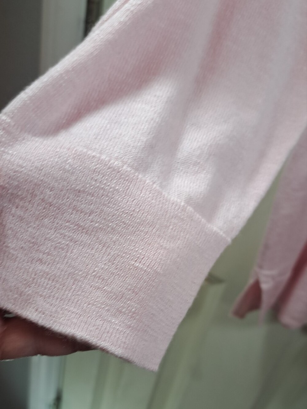 Banana Republic Pale Pink V-Neck Lightweight Sweater - Picture 5 of 7
